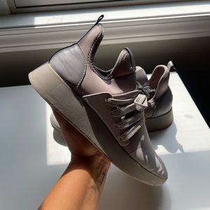 STEVE MADDEN SHADY SNEAKER